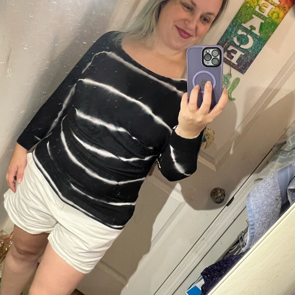 ADORABLE WHITE STRIPE BLACK SHIRT TOP TIE DYE SO COOL M MEDIIM